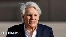 Ex-Abercrombie CEO's mental competency in question as trial nears
