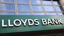 Lloyds Banking Group Pilots AI Investment Guidance Tool Amid Regulatory Scrutiny