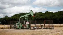 Oil Prices Surge Amid US-Iran Ceasefire Collapse Fears