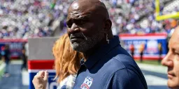 Giants Legend Lawrence Taylor Hospitalized for Stomach Issue