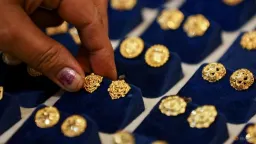 India's Gold Demand Tepid Amidst Record High Prices During Festival