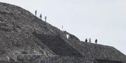 Gunman Kills Tourist, Injures Dozens At Mexico's Teotihuacan Pyramids