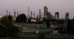 US-Iran Airstrikes Reignite Oil Volatility, Ripple Through Crypto