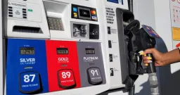 Iran Conflict Fuels Global Oil Price Surge, Consumers Face Higher Gas Costs