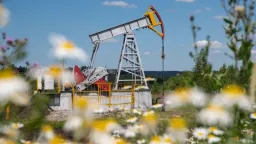 Oil Prices Surge Amid US-Iran Tensions and Supply Risk Concerns