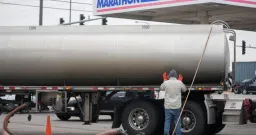 Oil Prices Surge, US Markets Dip Amid Worsening Iran Conflict