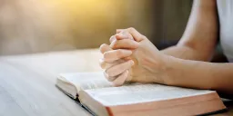 5-Minute Prayer Found to Reduce Pain and Anxiety in Clinical Trial
