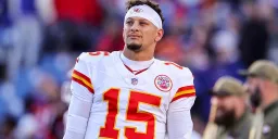 Mahomes Practices with Knee Brace, Eyes Week 1 Return