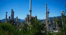 Canadian Petroleum Sales Hit 19-Month High Amid Middle East Tensions