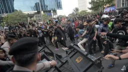 Indonesian Students Protest Prabowo's Fiscal Policies Amid Fuel Price Hikes