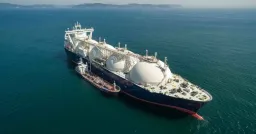 Qatar LNG Tanker Transits Strait of Hormuz, Signaling Potential Export Restart