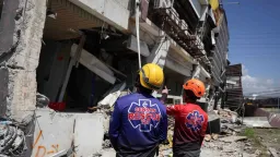 Rescuers Race Against Time After Deadly 7.8 Quake Hits Southern Philippines