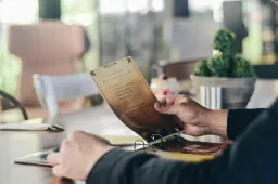 6 Calculations Lower Middle Class Individuals Make Before Dining Out