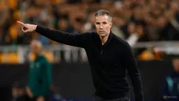 Van Persie Fired by Feyenoord Despite Second-Place Finish