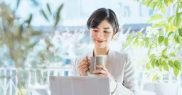 Small Social Circles Reveal Intimacy Over Popularity