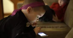 New Advisory Labels Children's Screen Time a Public Health Crisis