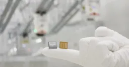 Samsung Surges as HBM4E Chip Samples Ship Ahead of Schedule