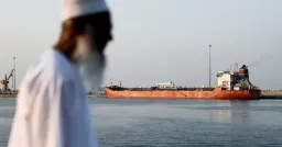 Tanker Traffic Through Key Strait of Hormuz Plunges Amid US-Iran Tensions