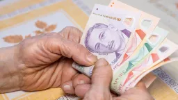 Singapore Central Bank Poised to Tighten Policy Amid Inflation Fears