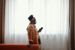 Smartphone Use Reshapes Deep Thinking, Demanding Cognitive Recalibration