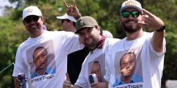 Tiger Woods Fans Wear #FreeTiger Shirts Amid Golfer's DUI Arrest and Crash