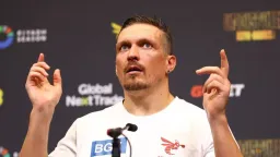 Usyk to Defend WBC Title Against Kickboxing Champion Verhoeven in Egypt