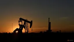 US Oil Prices Surge After Military Strikes Against Iran