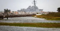U.S. Destroyers Face Intensified Iranian Attacks in Strait of Hormuz