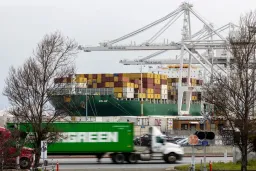Senate Democrats Push for Trump Tariff Refund Bill