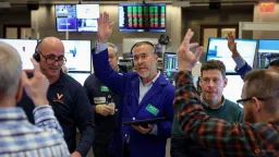 US Stock Futures Dip as AI Concerns Shake Tech Sector