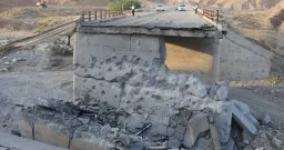 U.S. Launches New Airstrikes on Iran as Mideast Conflict Escalates