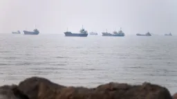 US Launches New Strikes on Iran After Commercial Ships Hit in Strait of Hormuz