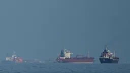 US Unlocks Russian Oil to Stabilize Prices Amid Global Tensions