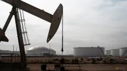 US Crude Prices Drop Amid Geopolitical Supply Concerns