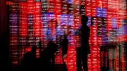 US Tariff Chaos Shakes Markets, Dollar Dips as Nvidia Earnings Loom