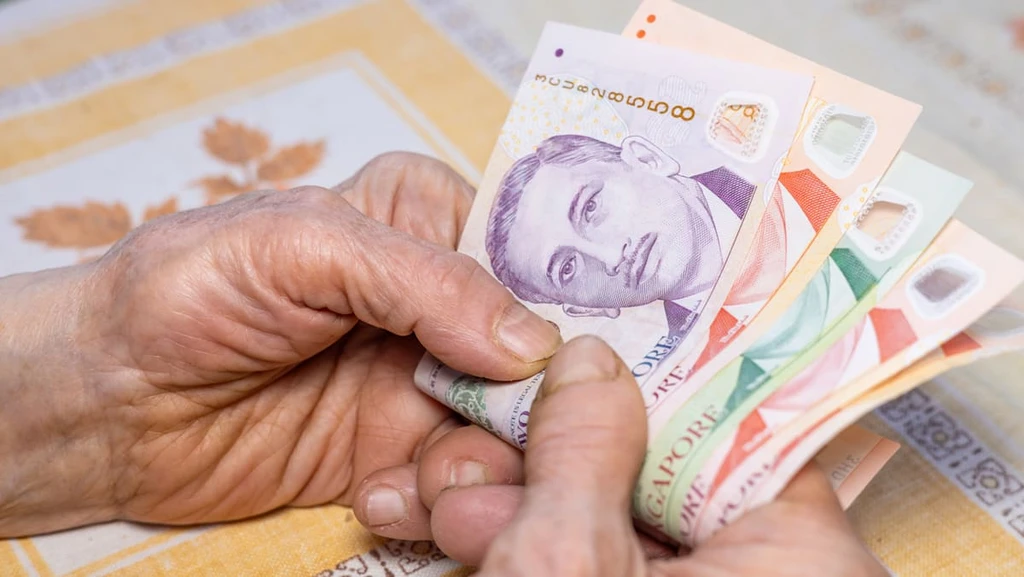 Singapore Central Bank Poised to Tighten Policy Amid Inflation Fears