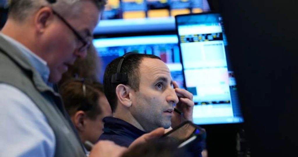 Markets Tumble: Oil Surges to $90 Amid Iran Conflict, U.S. Job Losses Fuel Stagflation Fears