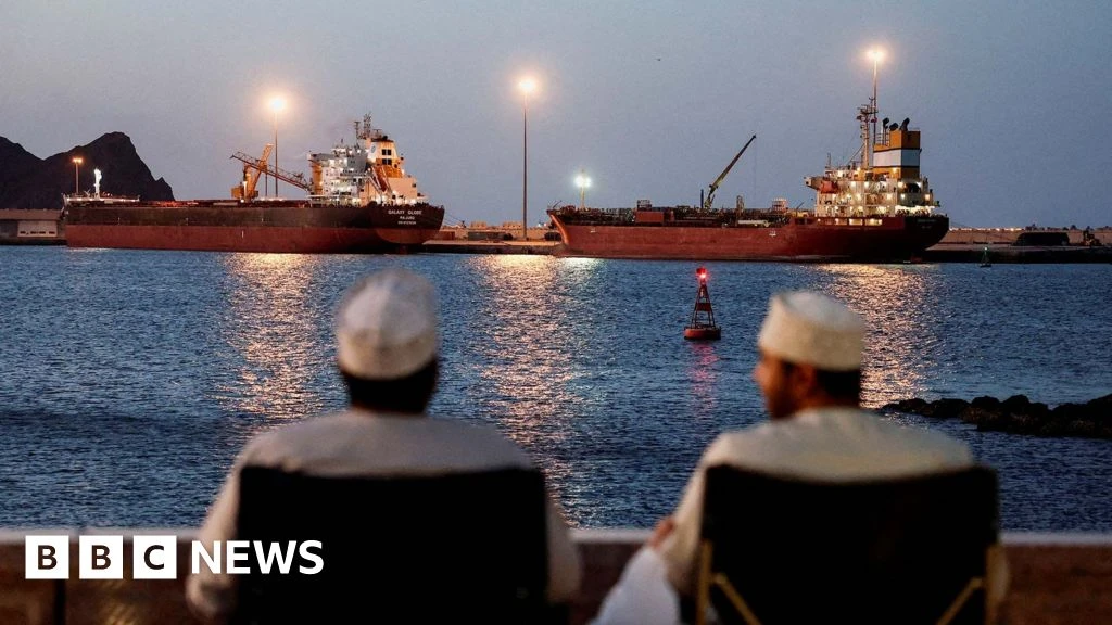 20,000 Sailors Trapped in Gulf War Zone Amid Strait of Hormuz Blockade