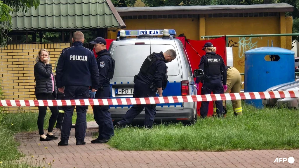 Poland PM Labels Russian Artist's Fatal Shooting a Political Murder