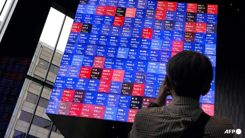 Asian Markets Tumble as AI Tech Rally Stalls, Fed Rate Worries Mount