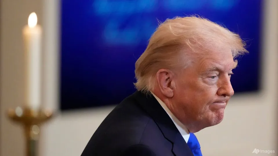 Markets React as Supreme Court Blocks Trump Tariffs, Dollar Falls