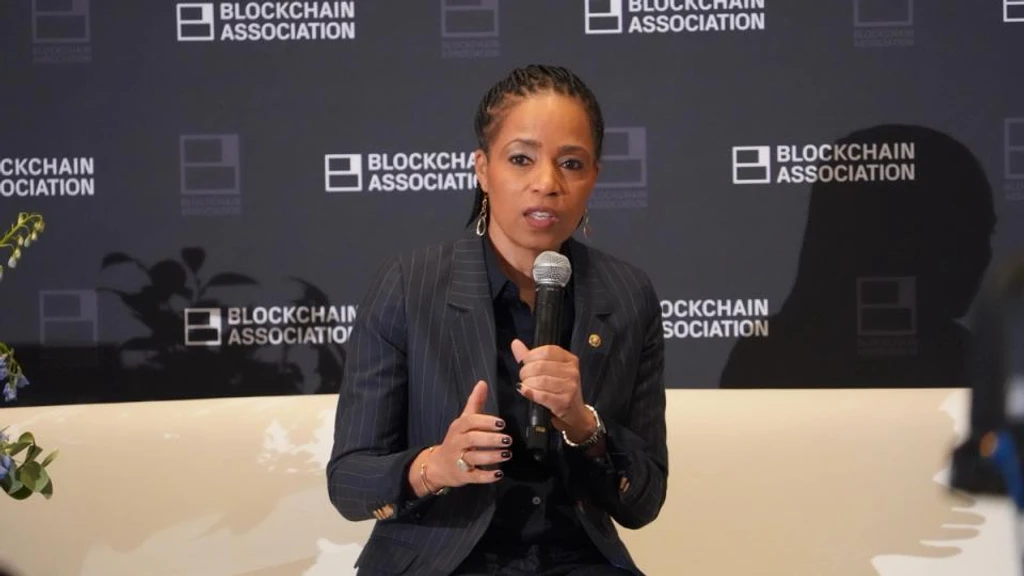 Senate Draft Bans Stablecoin Yield on Balances, Allows Activity-Based Rewards