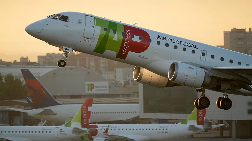 Air France-KLM Bids for Stake in Portugal's TAP Ahead of Privatization Deadline