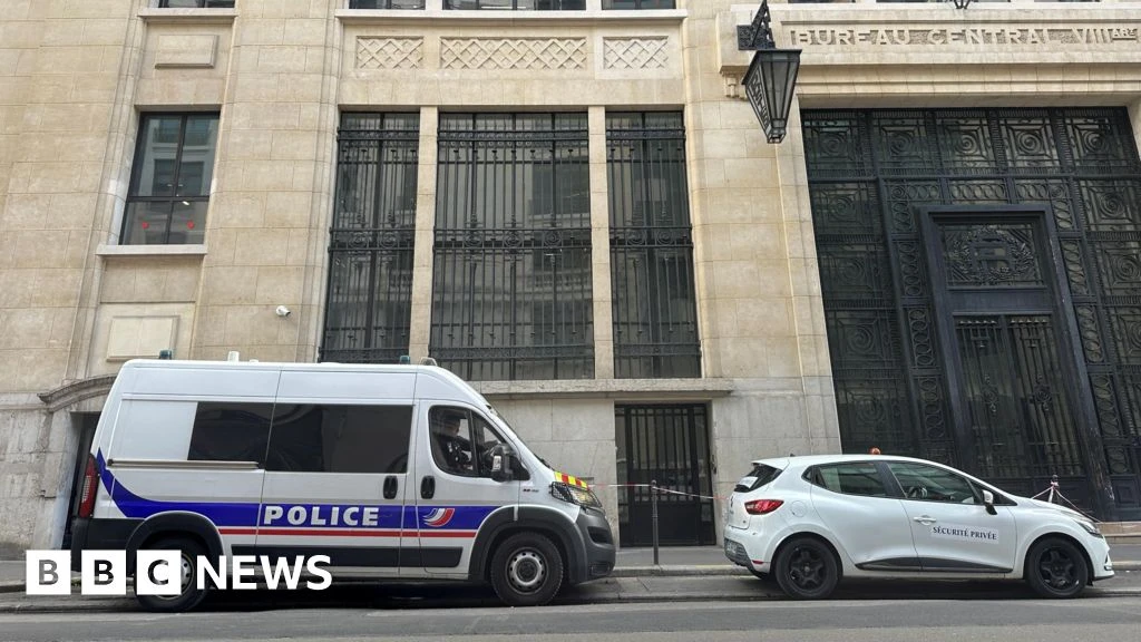 Three Arrested After Attempted Bomb Attack on Bank of America in Paris