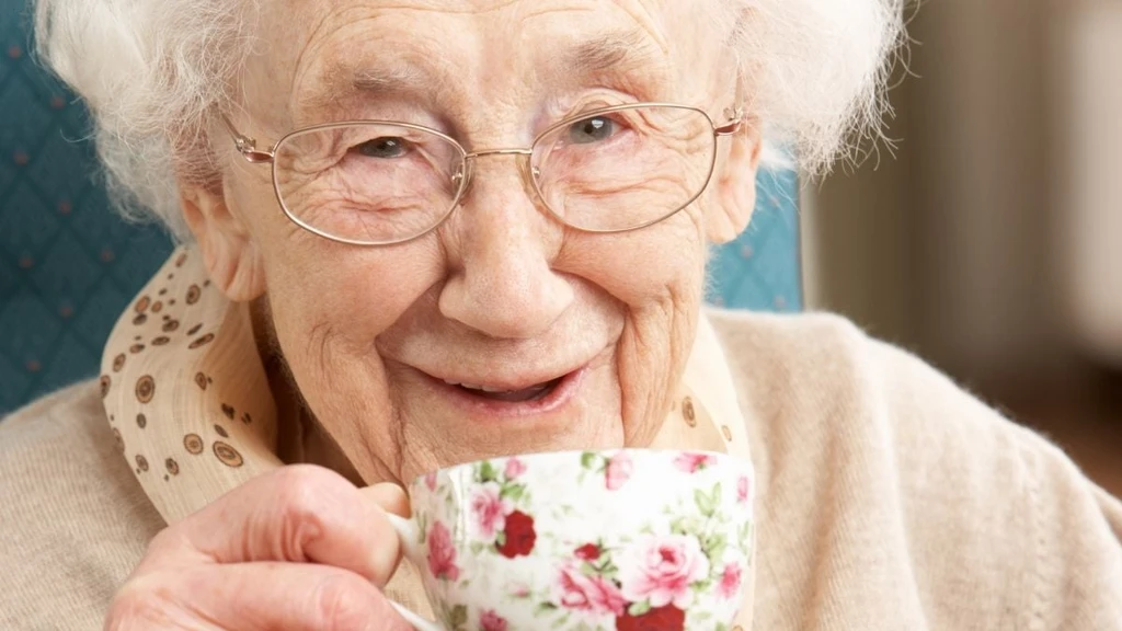 Tea vs Coffee: A Daily Choice That Could Affect Bone Health in Older Women