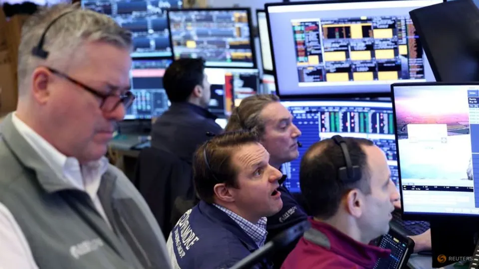 Tech Rebounds as Geopolitical Tensions Drive Oil and Gold Higher