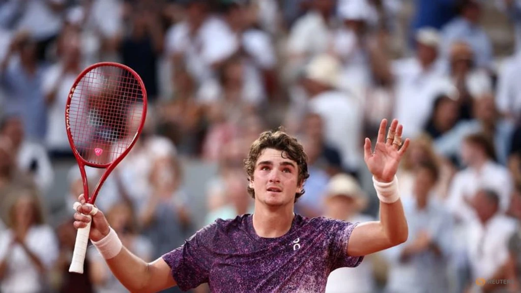 Teen Fonseca Stuns Djokovic in French Open Marathon