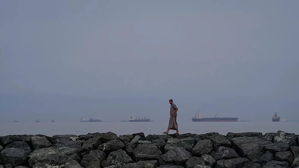 Trump Thanks Iran as Strait of Hormuz Reopens Amid Ceasefire