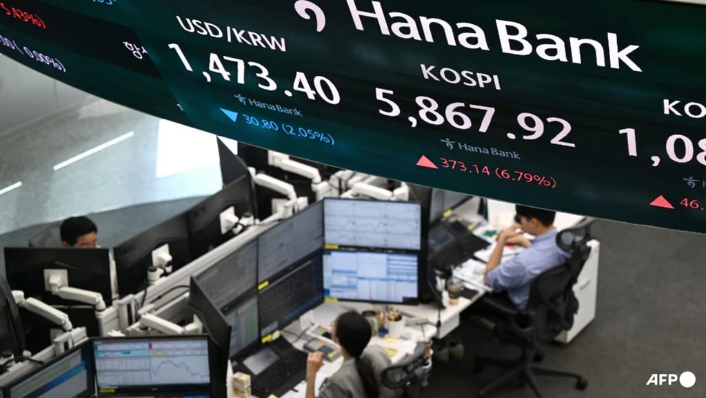 US Stocks Dip as Inflation Fears Linger Ahead of Key Talks