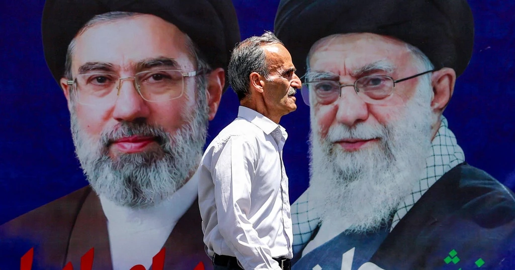 Trump's 'State of Collapse' Claim on Iran Regime Questioned by Analysts